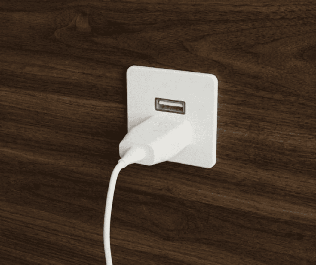 CARGADOR USB-A + USB-C 36X36 MM. 12 V. C/CABLE L150 MM. BLANCO
