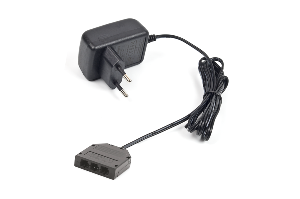 TRANSFORMADOR LED "PLUG" 15 W. A/CABLE 2000 MM. A/CAIXA 3 CONNEXIONS NEGRE