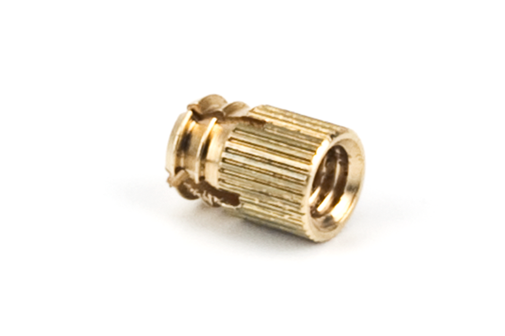 TUERCA EXPANSIBLE CILINDRICA M-04 5,2X8 MM. LATON