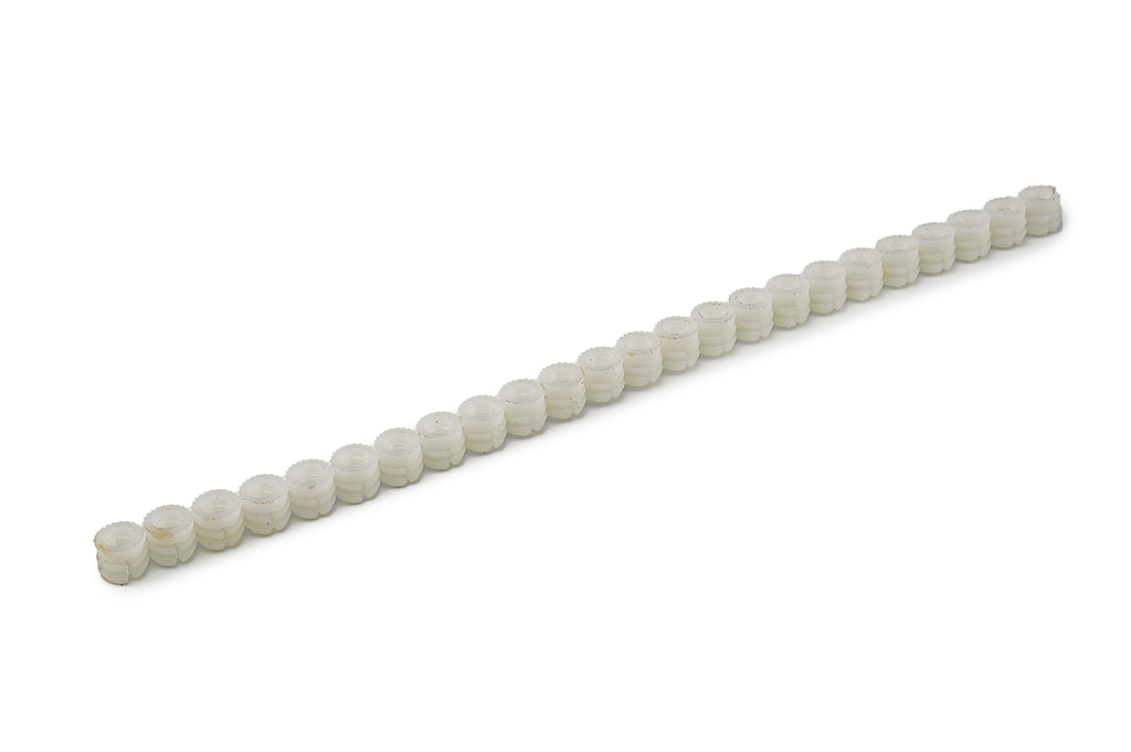 TUERCA EMBUTIR NYLON M-06 10X11 MM. NATURAL EN TIRA