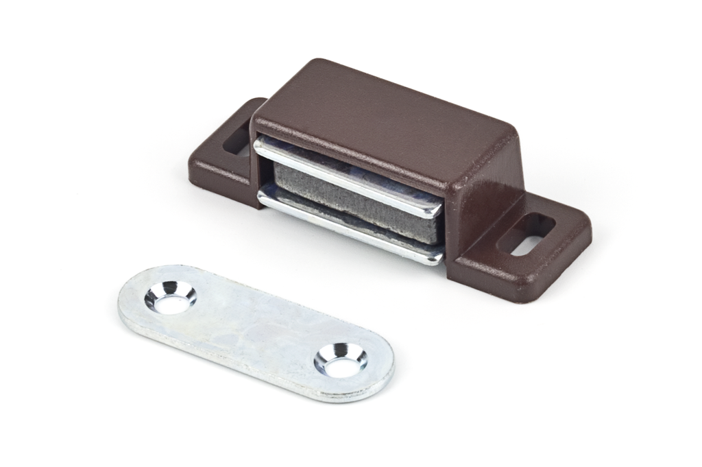 CIERRE IMAN SUPERFICIE RECTANGULAR 48X8X13 MM. P/4 KGS. M/T MARRON